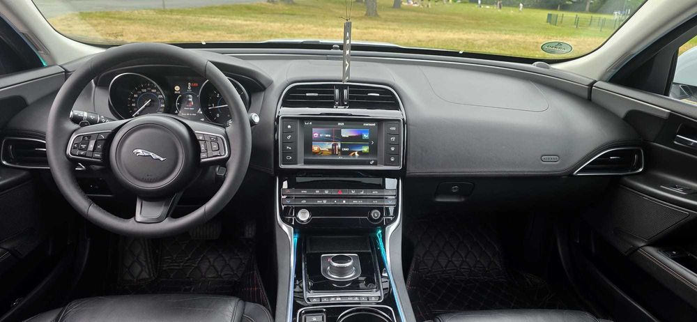 Jaguar Xe Prestige Alb Perlat 2017