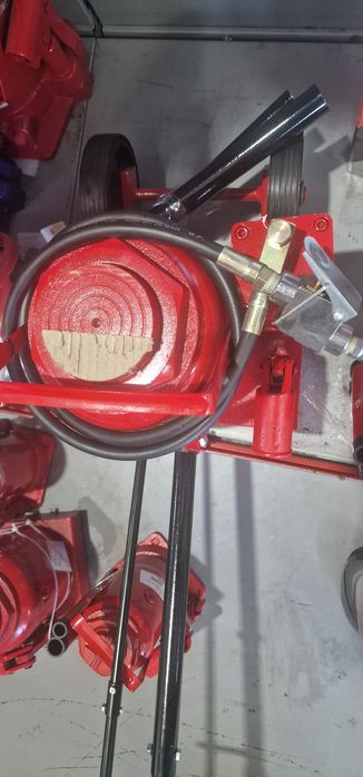 Cric pneumo hidraulic 50 tone pret 1750 lei cu tva se poate trimite pr