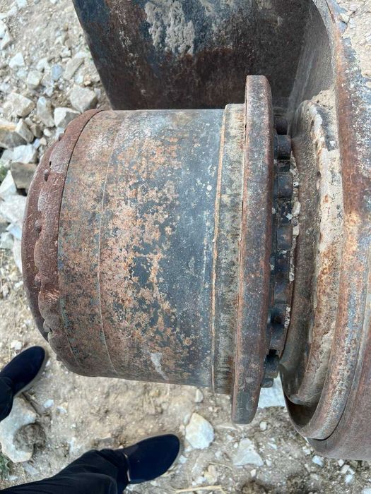 экскаватор учун юриш редуктори (ходовой мотор) reduktori