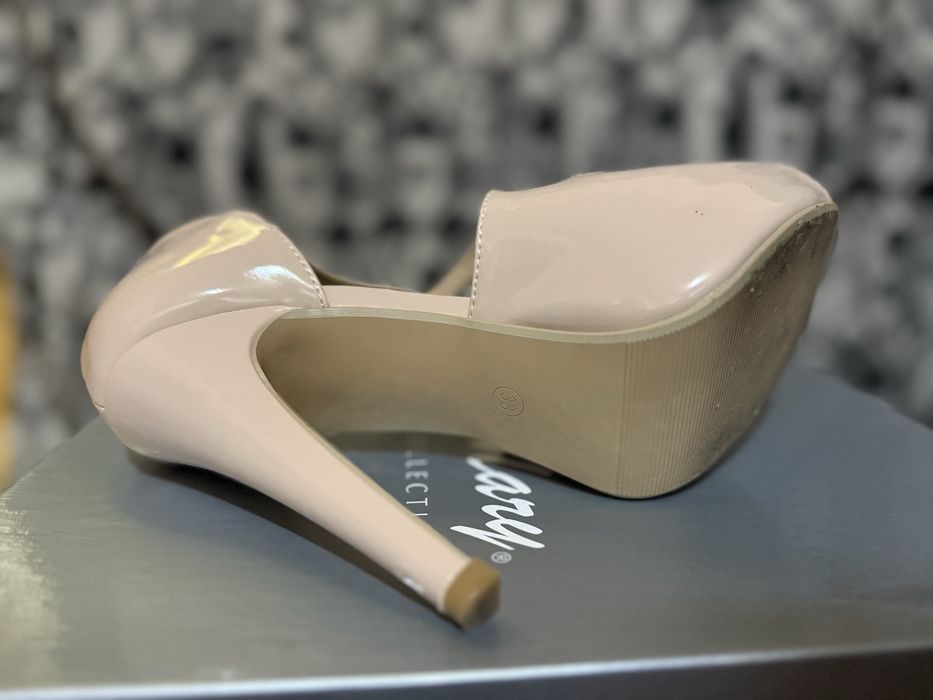 Sandale cu platforma