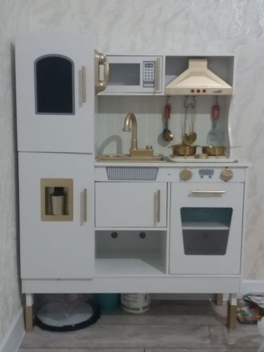 Продам детскую игровую кухню дерево