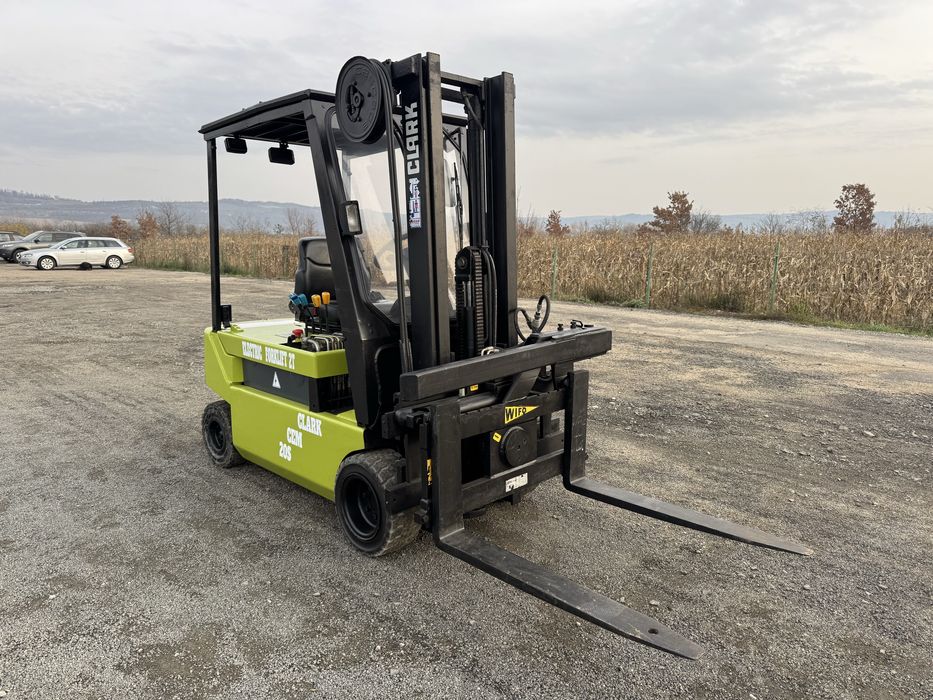 Stivuitor electric 2 tone clark tva deductibil