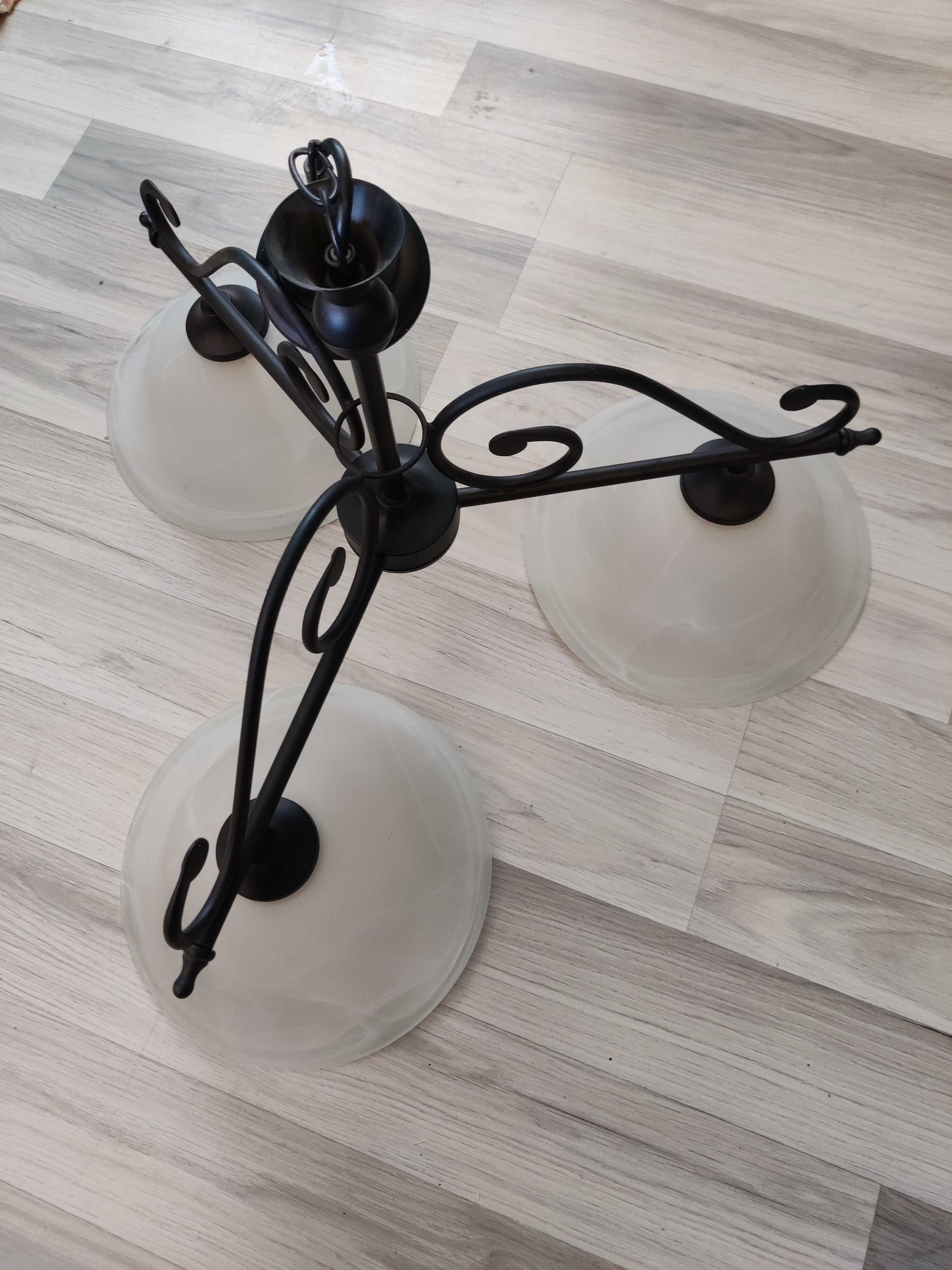 Candelabru metal negru mat cu abajur sticla si 3 corpuri de iluminat