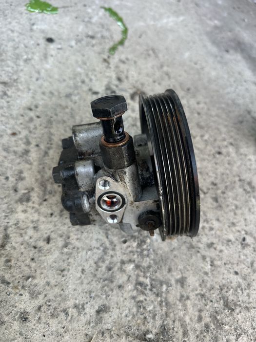 Хидравлична помпа Hyundai Santa Fe 2.7