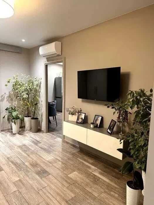 Дава се под наем Двустаен апартамент в София, Център - 54 кв.м за 402.9 € - Снимка #1