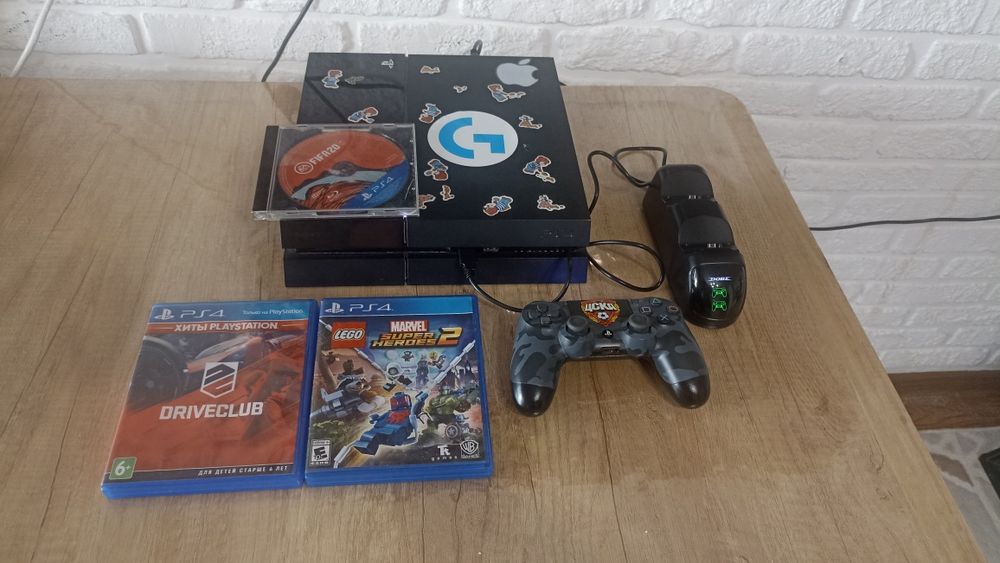 Продам Sony Playstation 4