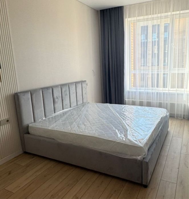 Продаю двухспальную кровать размер 200:180 с матрасом
