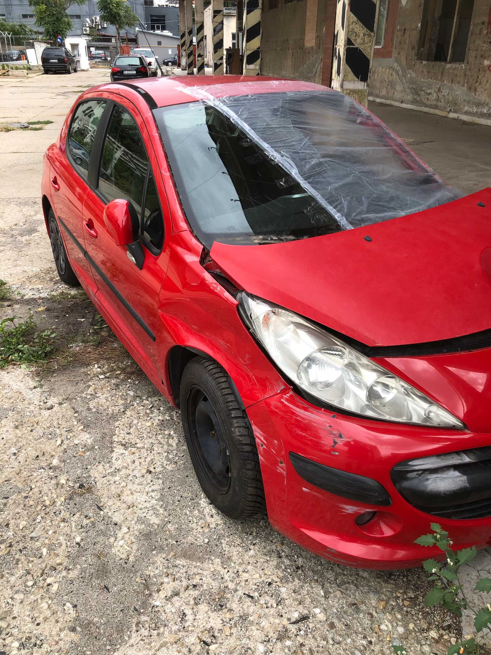 dezmembrez peugeot 207 hatchback