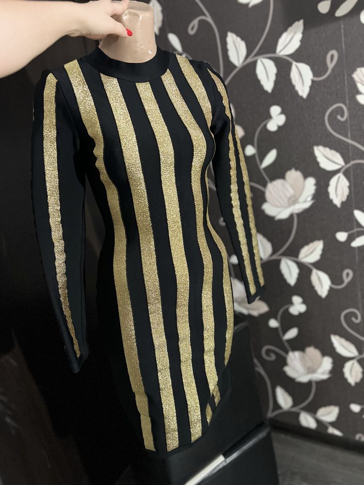 Rochie scurta cu maneca lunga