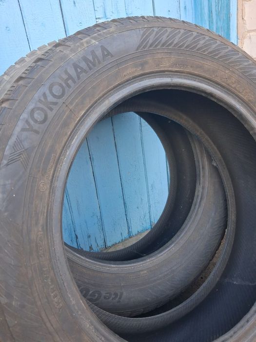 Продам комплект зимних шин  215/60/17