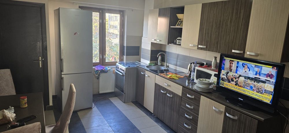 Închiriez apartament 3 cam rogerius