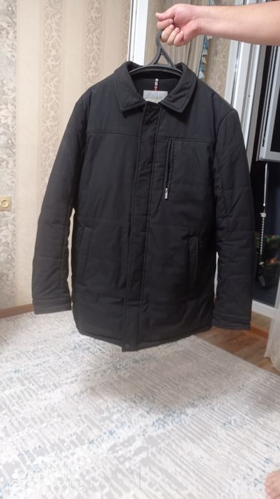 Продам зимнюю б/у куртку Пекин фабричный за 5000 тысяч.