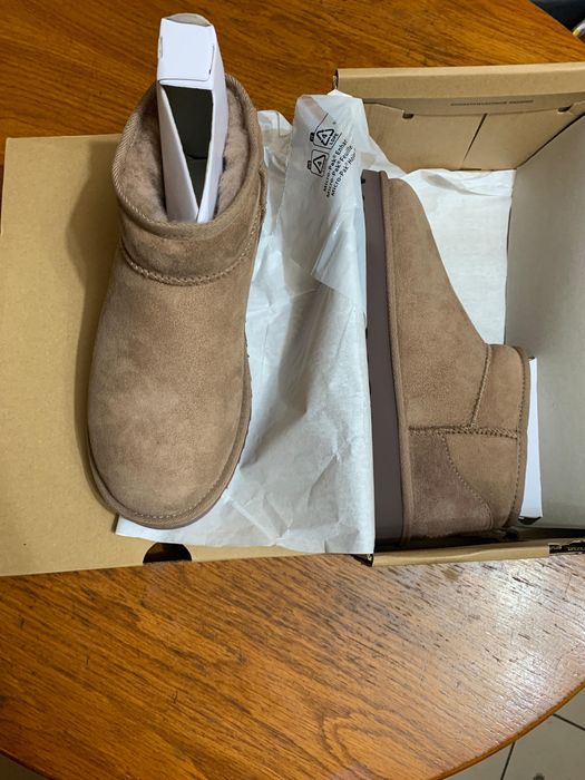 Ghete UGG noi cu eticheta