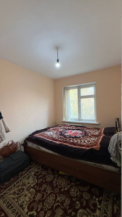 Срочно продаётся вдоль дороги 2х-комнатная квартира