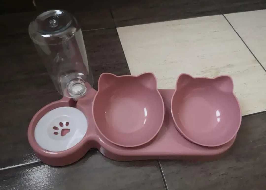 Поставка с две купички и диспенсър за вода за котки и кучета