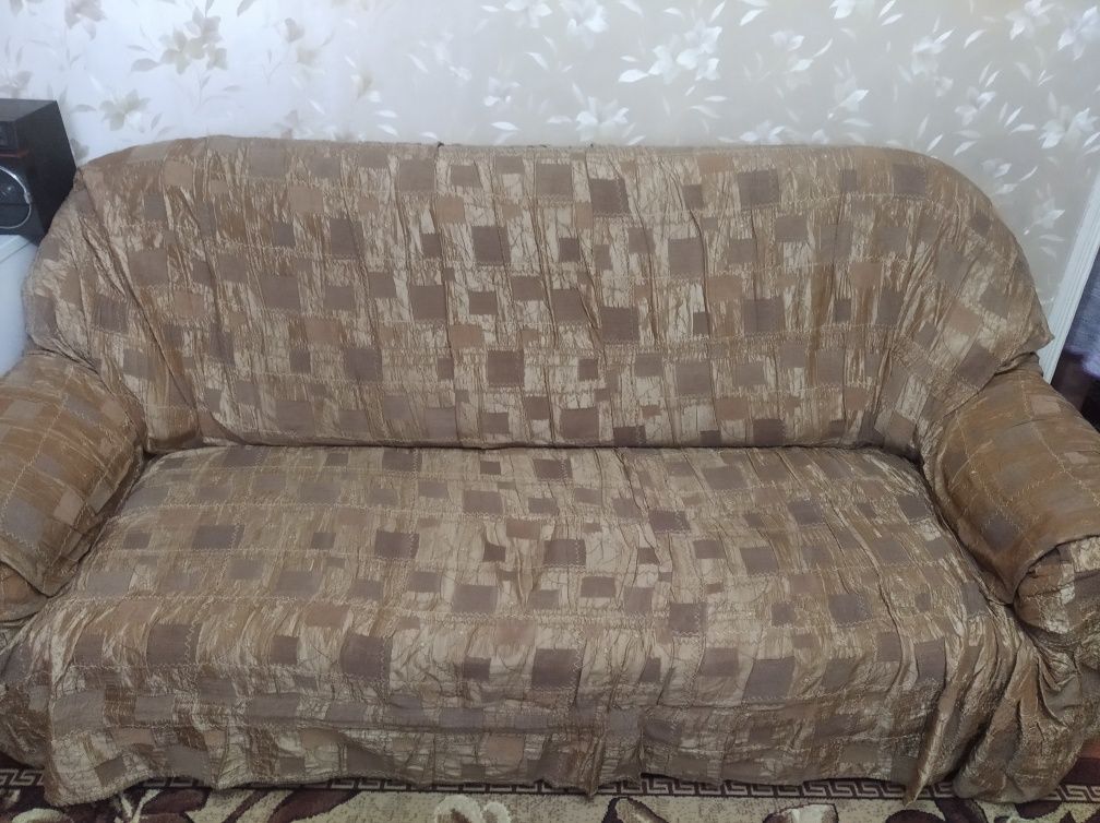 Продам чехлы жаккардовые на тройку
