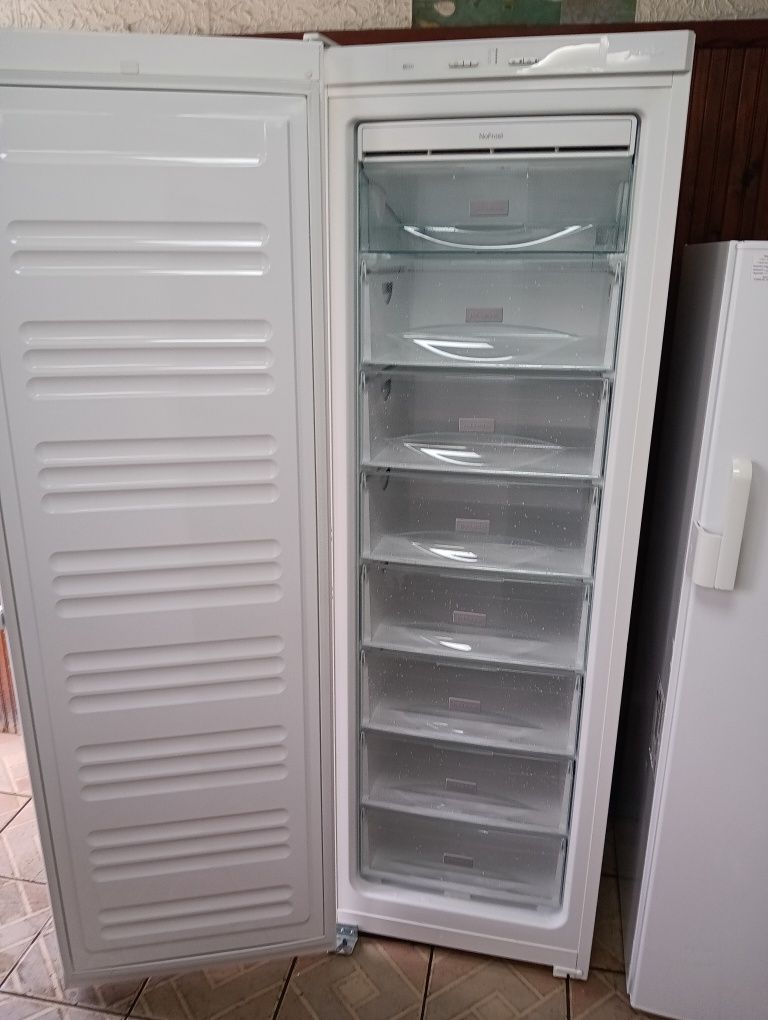 Огромен вертикален фризер Миеле Miele с 8 чекмеджета А+++ 2 г.Гаранция