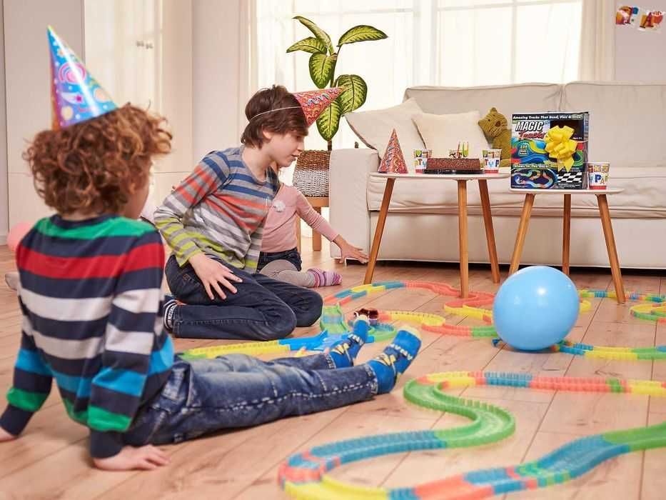 Меджик тракс 220 части светеща писта MAGIC TRACKS количка кола игра