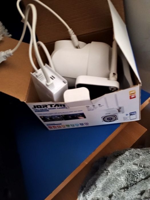 Montez camere de supraveghere video