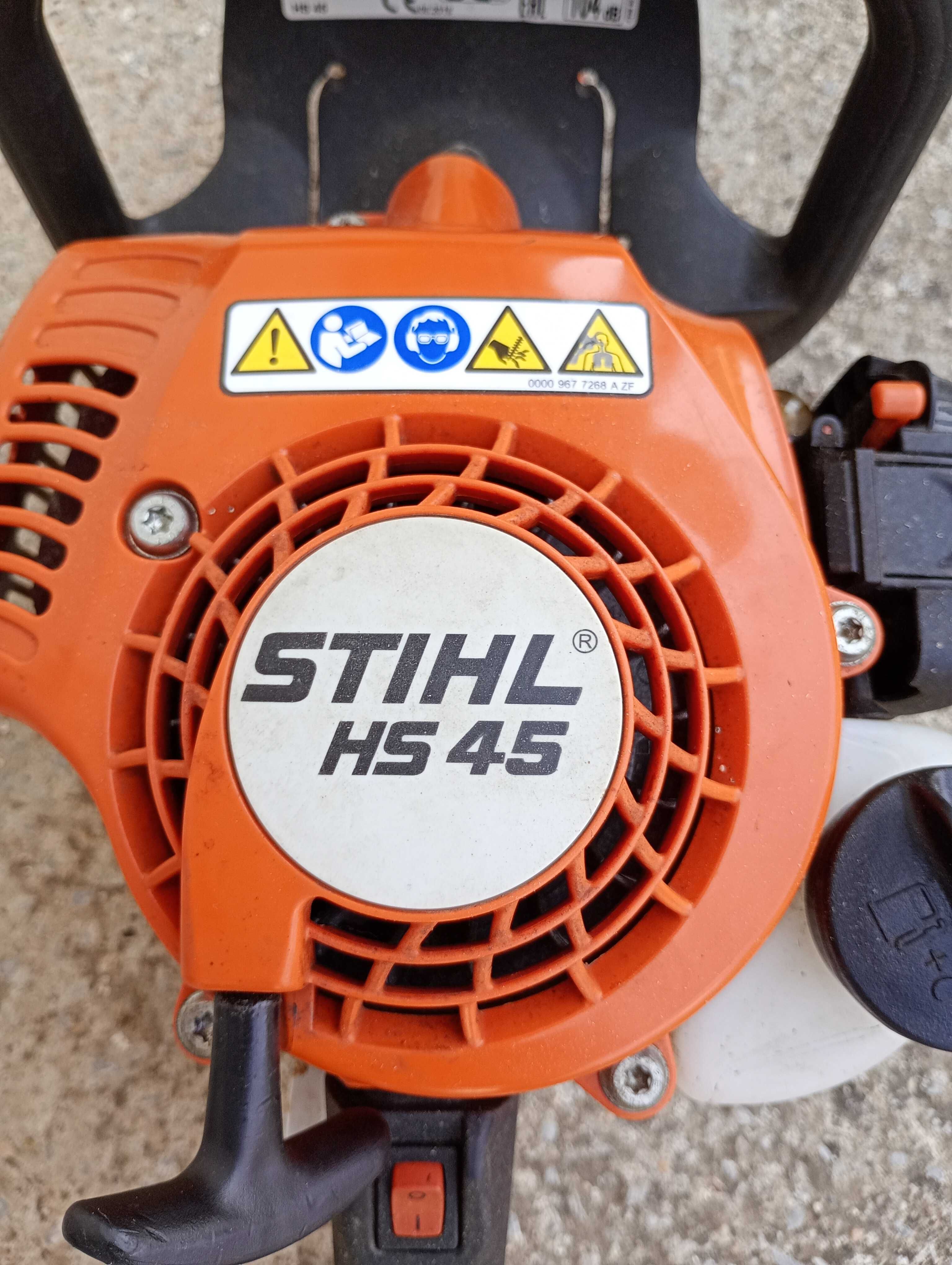 Stihl HS 45 бензинова моторна ножица за жив плет.