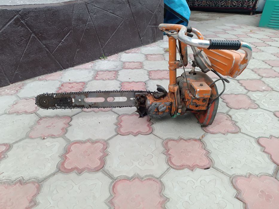 Продаю Бензопилу Урал