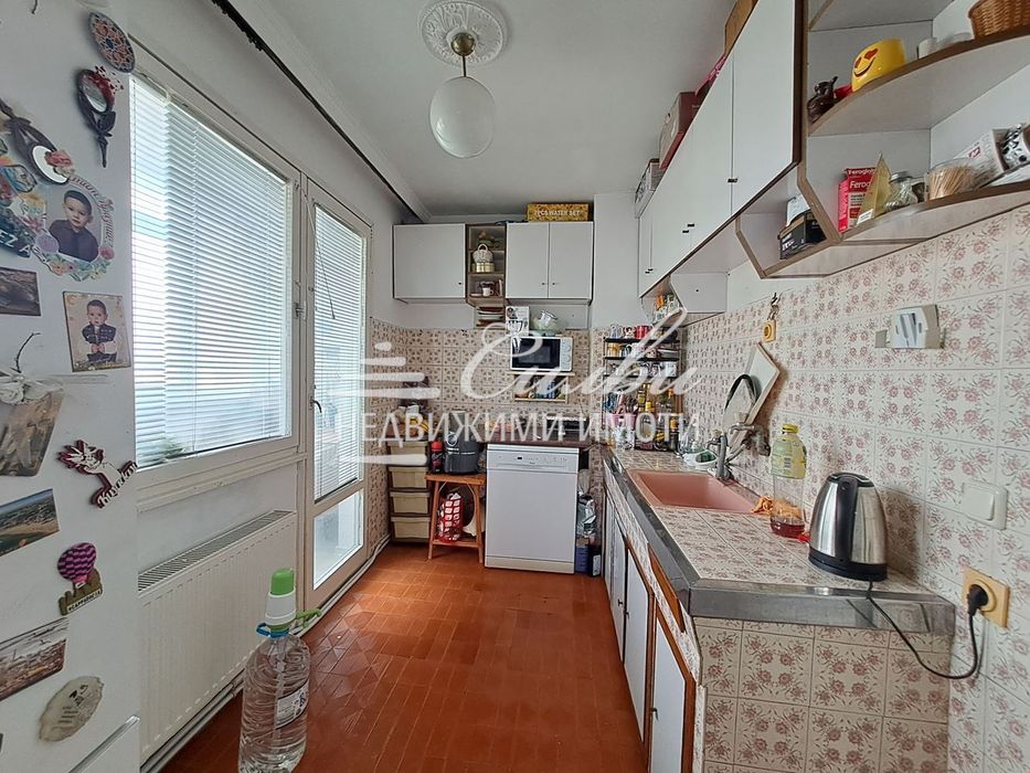 Продава се Четиристаен апартамент в Шумен, Боян Българанов 1 - 103 кв.м за 926 €/кв.м - Снимка #7