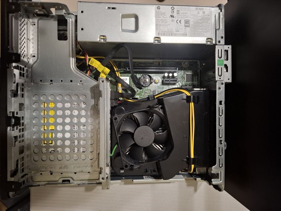 HP EliteDesk 705 G4 SFF-Slim,AMD Ryzen 3 PRO 2200G (3.5/3.7GHz),16GB