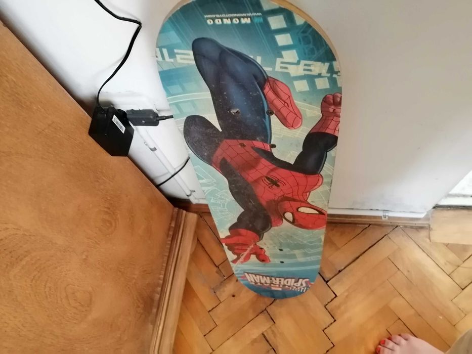 Skateboard spider man