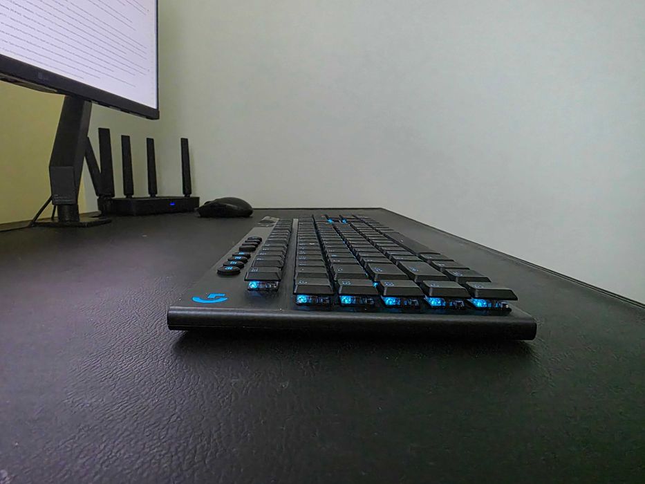 Logitech G915X Lightspeed клавиатура