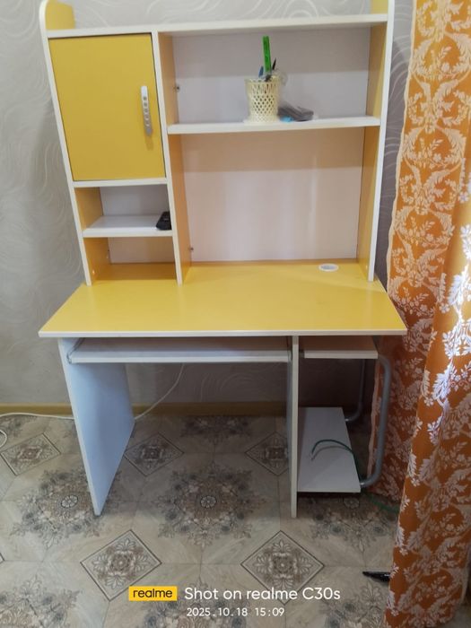 Продам компьютерный стол