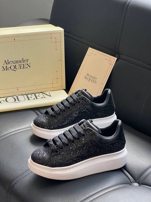 Adidasi Alexander Mcqueen noi!