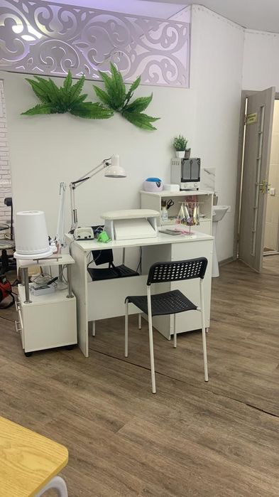 Сдам в аренду маникюрный столик