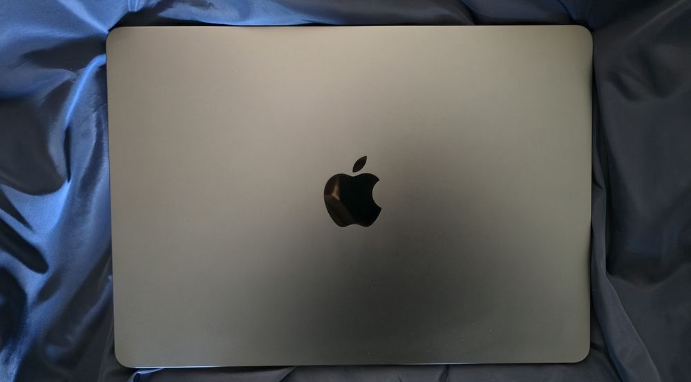 MacBook Air M3, Midnight, 13.6. 16GB RAM. 256GB SSD, 2024