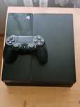 Vând PlayStation 4