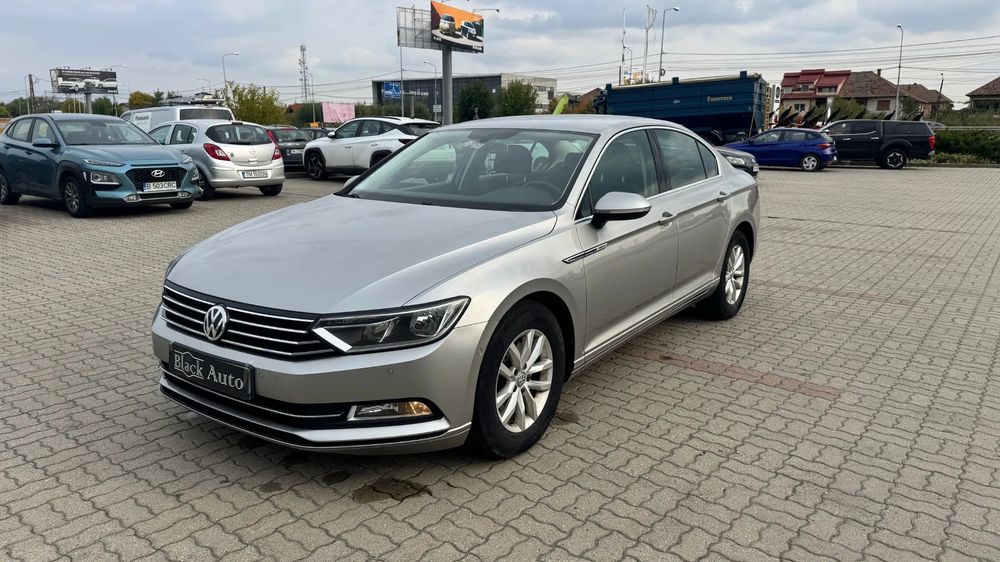 Volkswagen Passat Pachet exterior R Line . DSG . Ccamera parcare . 2.0d . 150cp