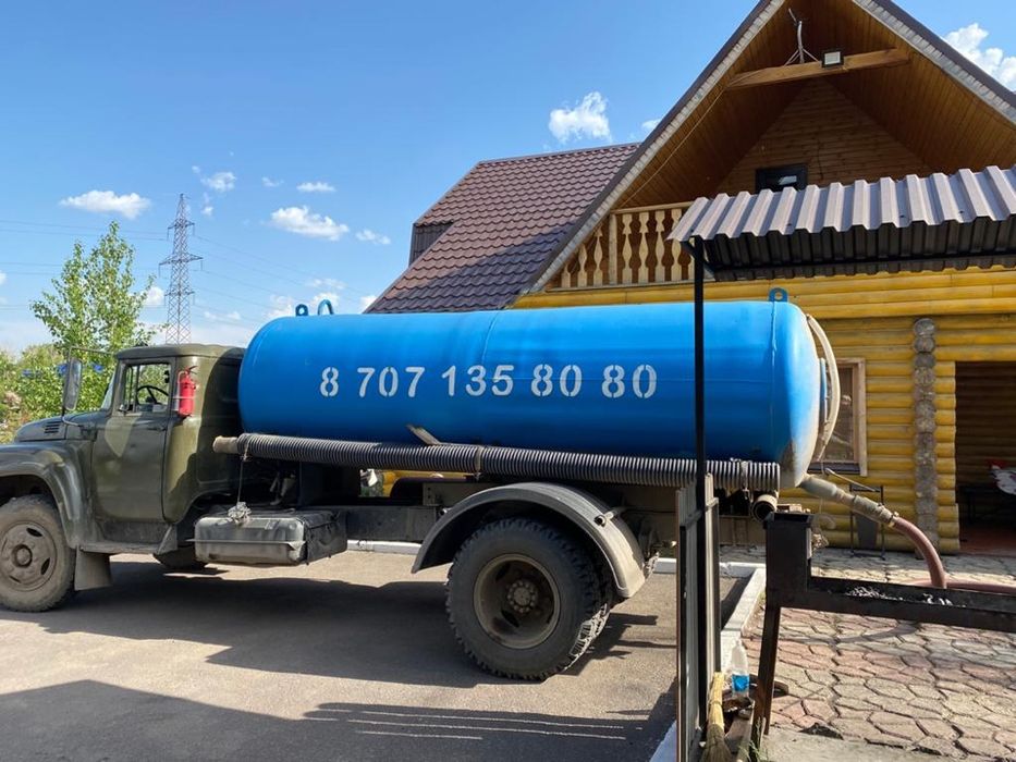 Откачка септиков. Зил 8 кубов. Ассенизатор