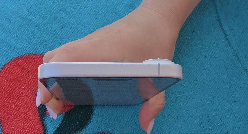 Vând iphone 16 plus 128 GB