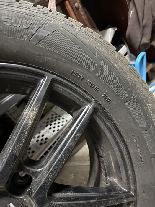 Jante cu cauciucuri de iarna SUV R17