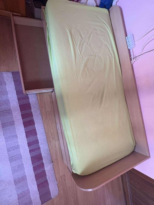 Единично легло с шкафчета