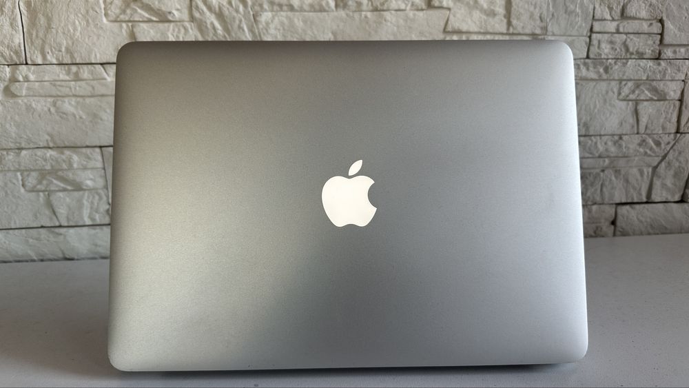 MacBook Air 13", MacOS High Sierra