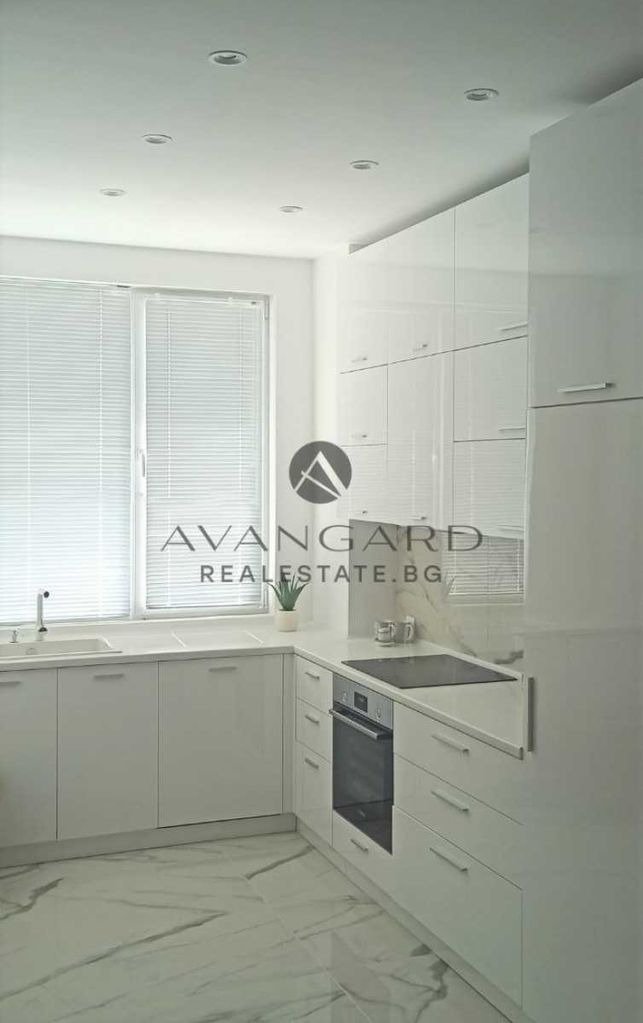 Продава се Къща в Пловдив, Остромила - 388 кв.м за 1225 €/кв.м - Снимка #4