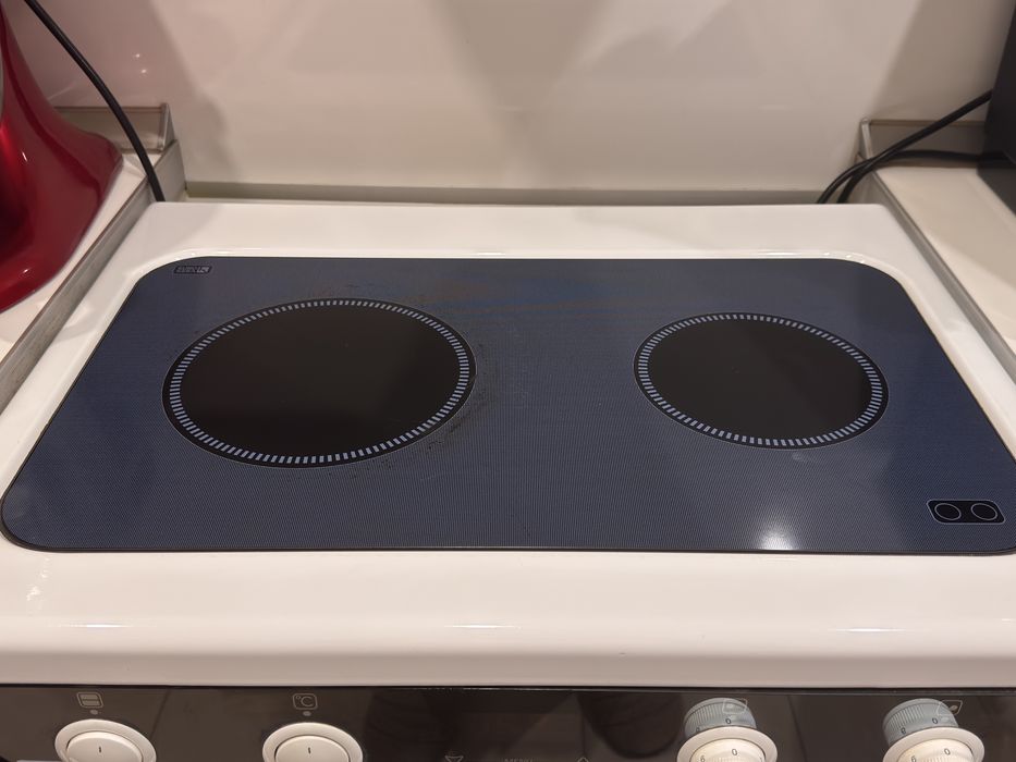 Малка готварска печка Елдом с керамичен плот