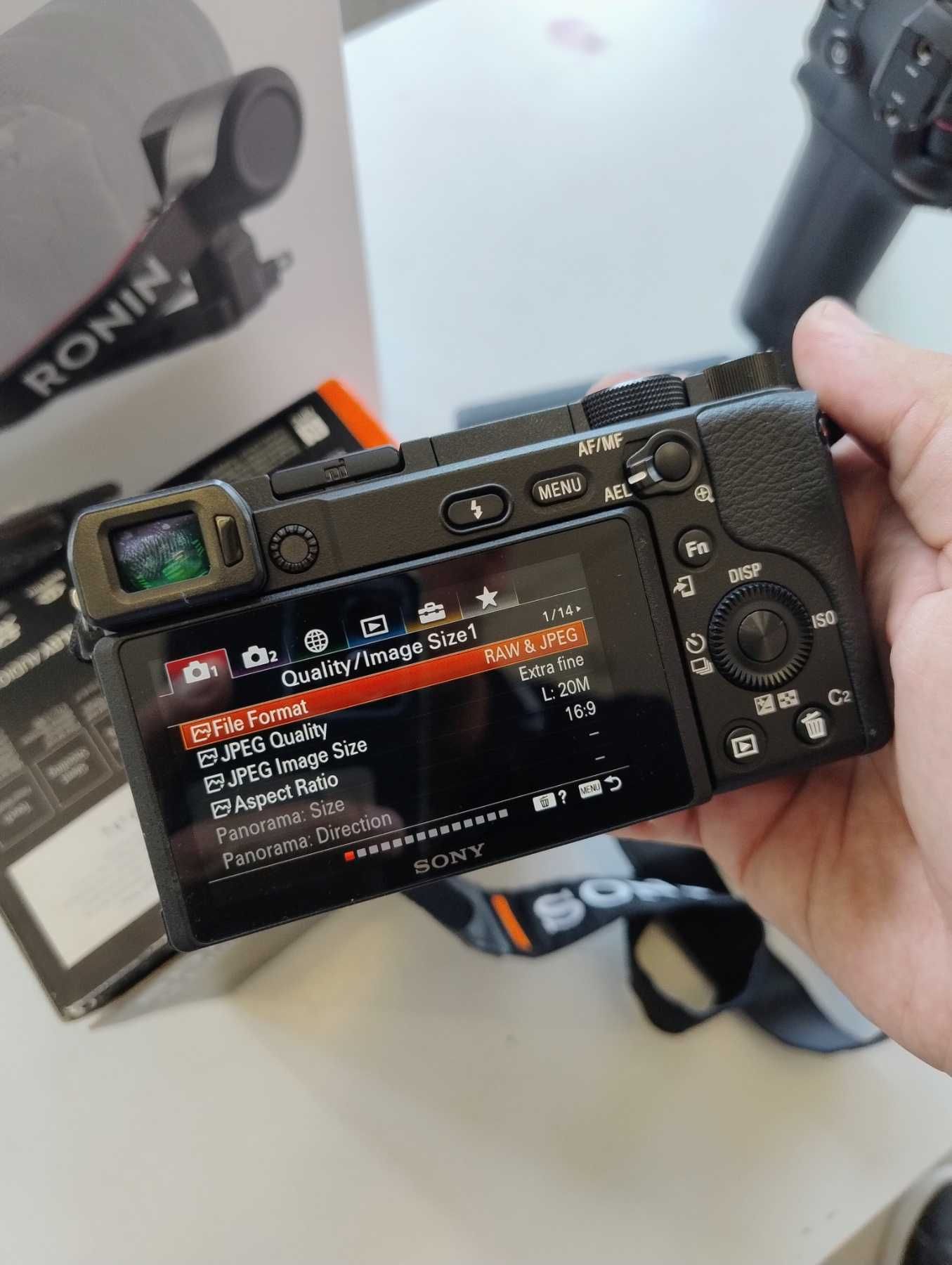 Фотоапарат Sony A6400 ILCE-6400L със Стабилизатор Gimbol DJI RS3