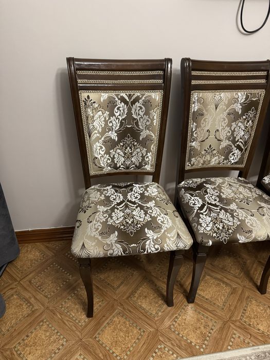 Продам стулья для гостиной 8 штук. Каждя по 15000 тенге