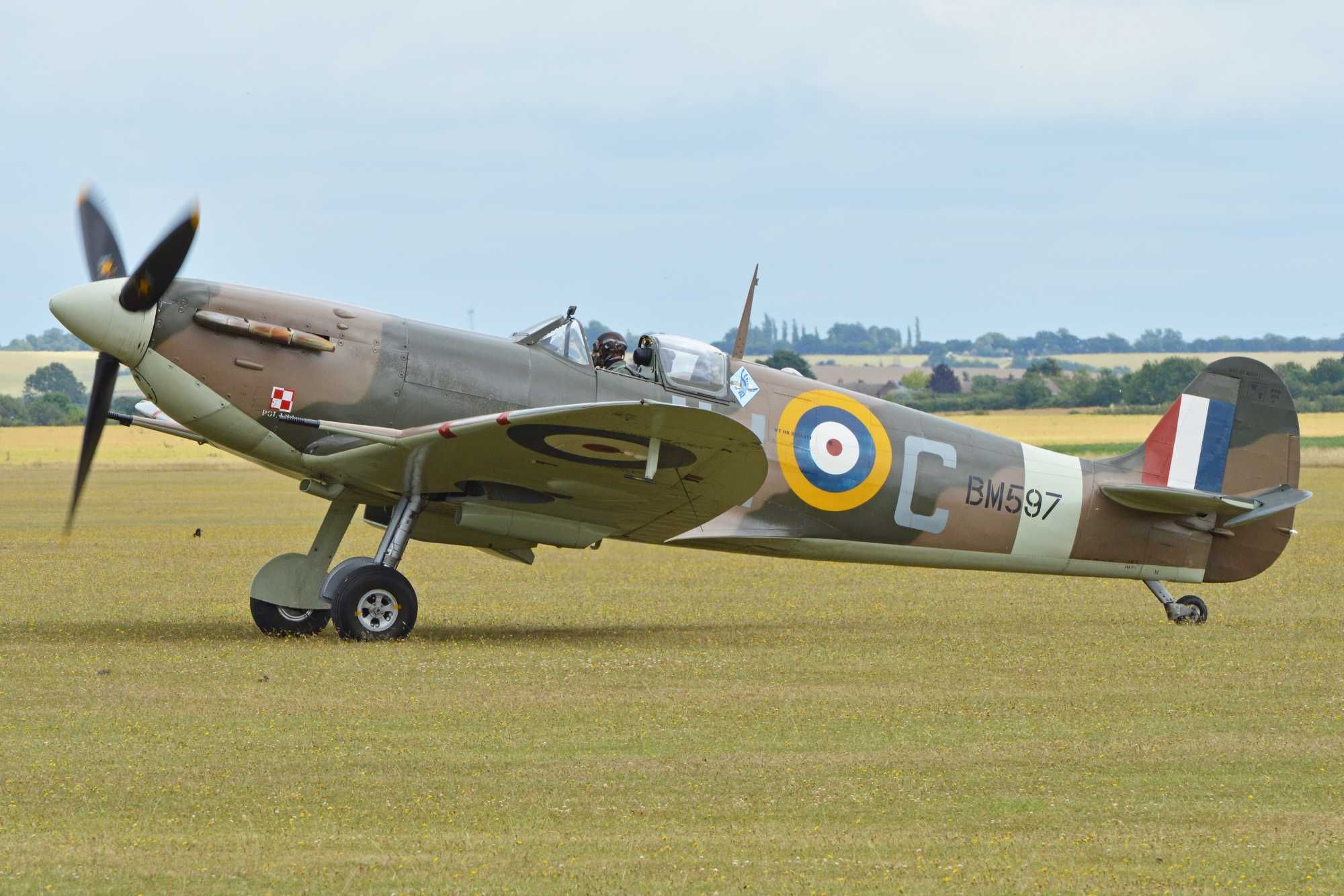 самолёт Spitfire сборная модель в масштабе 1/72 Англия!