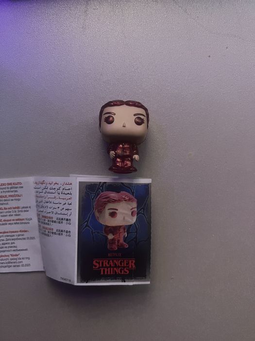 Stranger things Max upside-down kinder joy