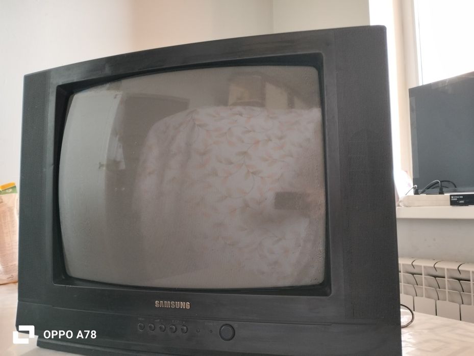 Продаю б/у телевизор SAMSUNG