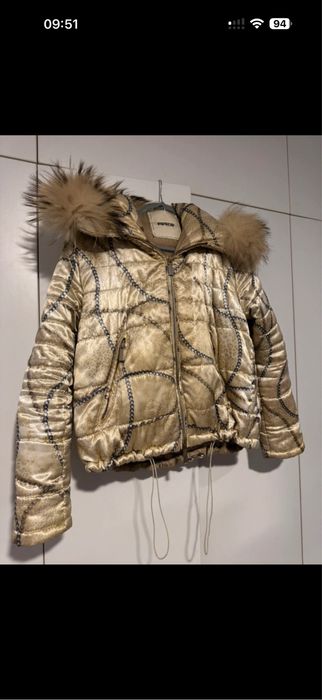 Geaca cu blana de vulpe la gluga