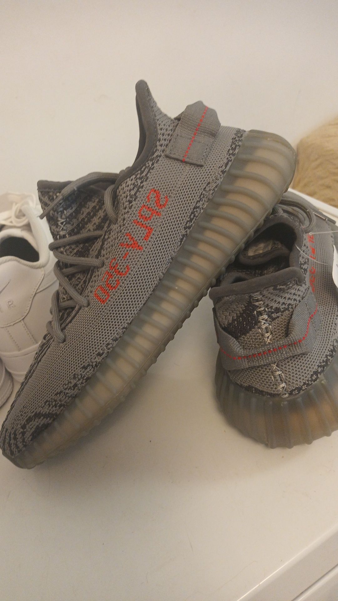 Vând Yezzy 350  Beluga