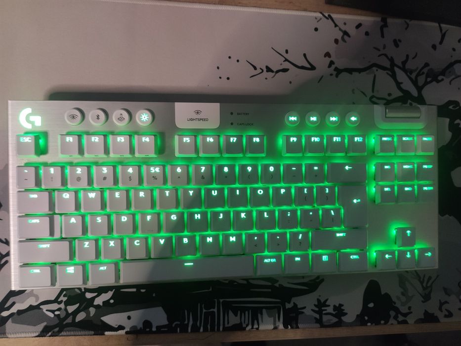 Logitech G915 TKL White - безжична механична клавиатура (Lightspeed)